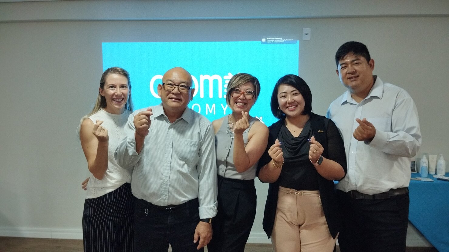 Dayana Petter Favero, Celso Ussuki, Cintia Niva, Rosana Akai e F�bio Akai brilhando com a Atomy trazendo inova��o e qualidade em skincare e produtos para o bem-estar. - Foto: Lu�s Longhini