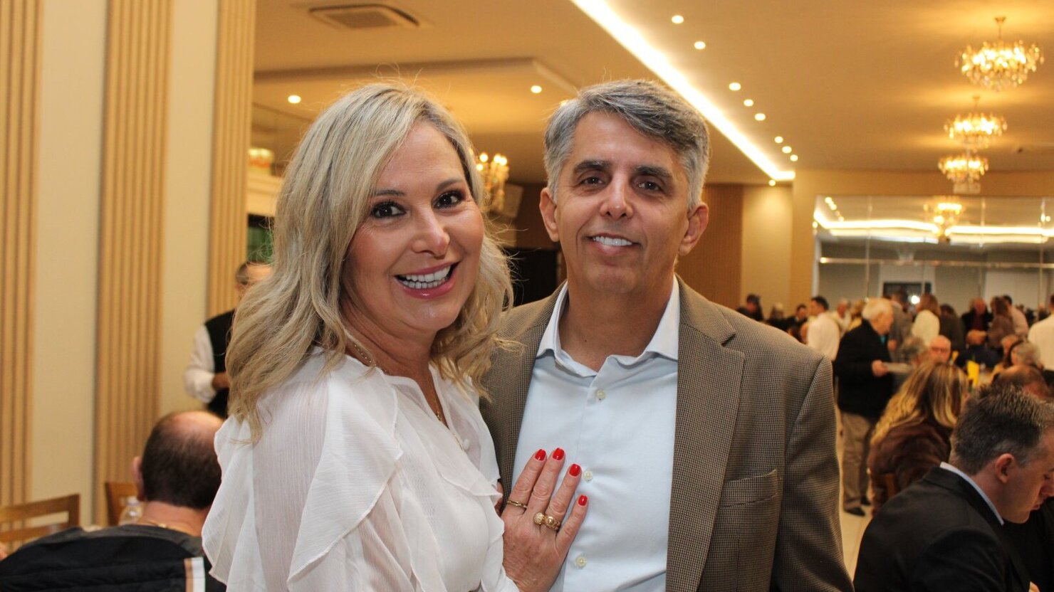 Pacheco e Jucela: eleg�ncia, simpatia e uma presen�a sempre especial nos eventos de Conc�rdia. - Foto: Lu�s Longhini