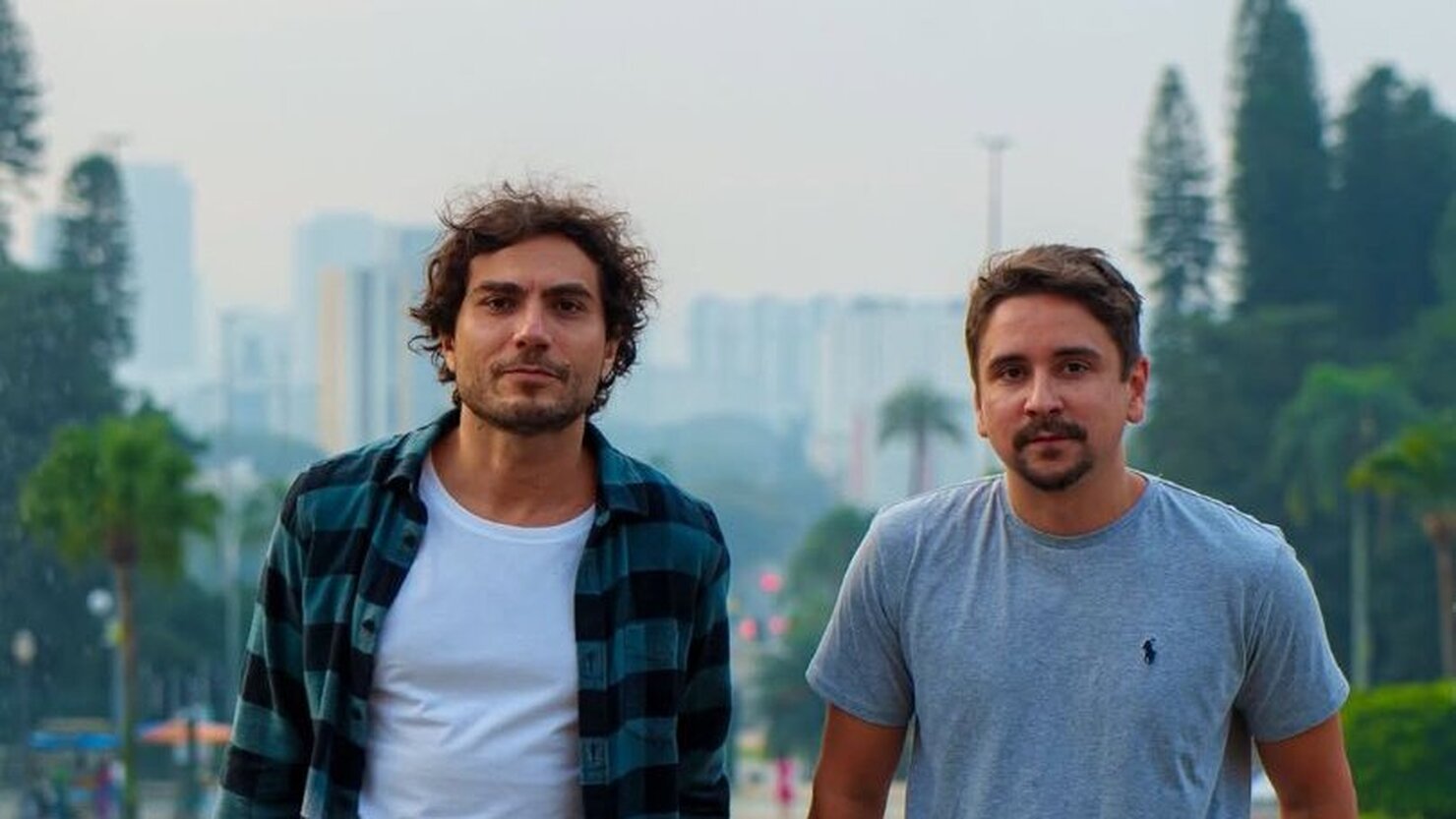 A dupla sertaneja surge como a principal aposta para a Femix 2026. - Fotos: Redes Sociais de Bruninho e Davi