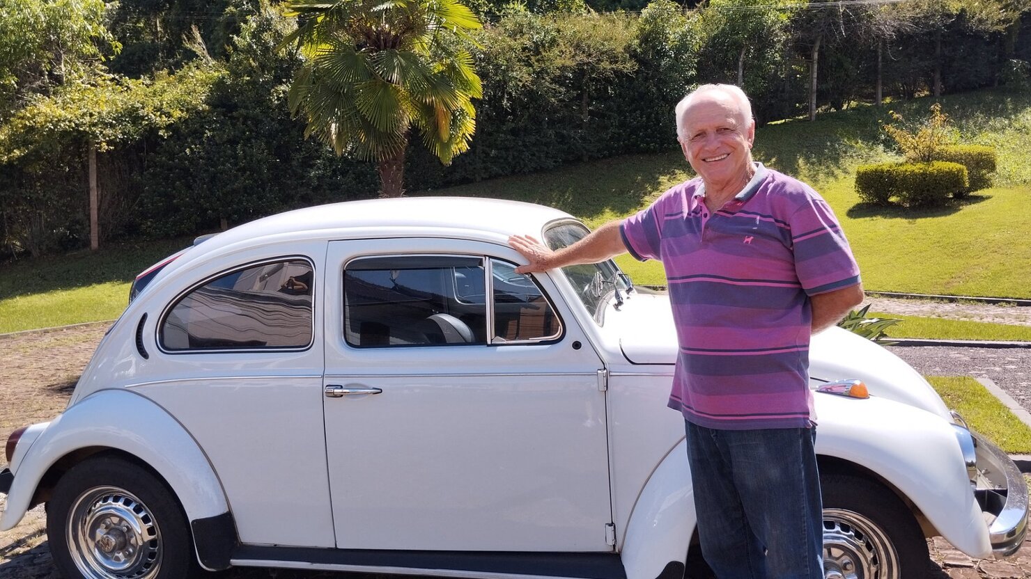 Restelatto em um de seus queridos Fuscas, paix�o que tamb�m faz parte de sua hist�ria em Conc�rdia. - Foto: Lu�s Longhini