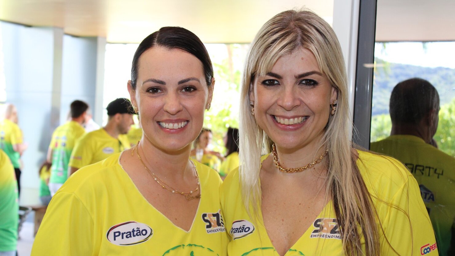 As amigas Daniele Peruzin Simioni e Annelise Zuse Zandonay radiantes. - Foto: Lu�s Longhini