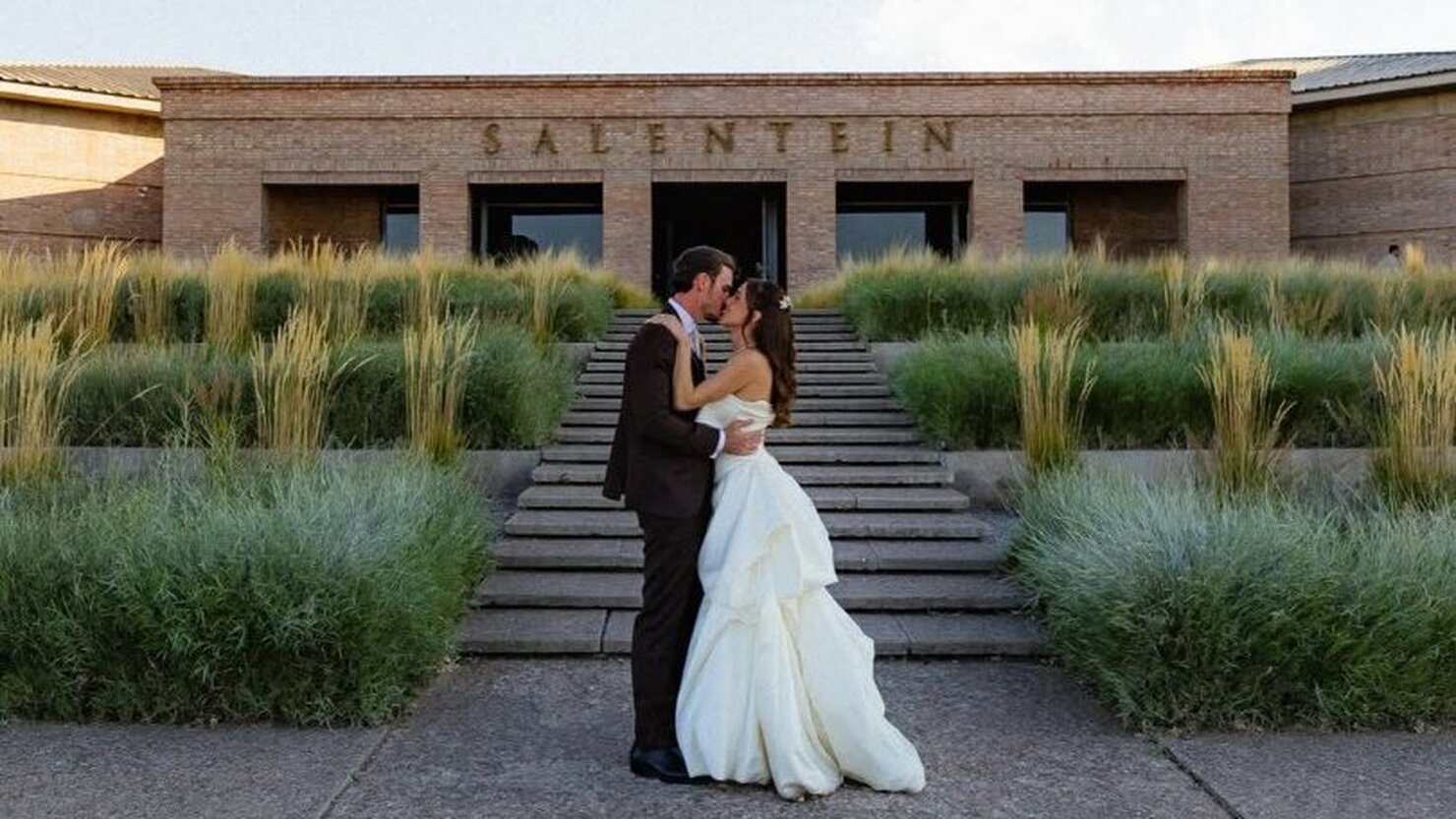 Entre sorrisos, emo��o e muito amor, cada detalhe contou uma hist�ria �nica � daquelas que o cora��o guarda para sempre. - Foto:�Marcel Kriegl