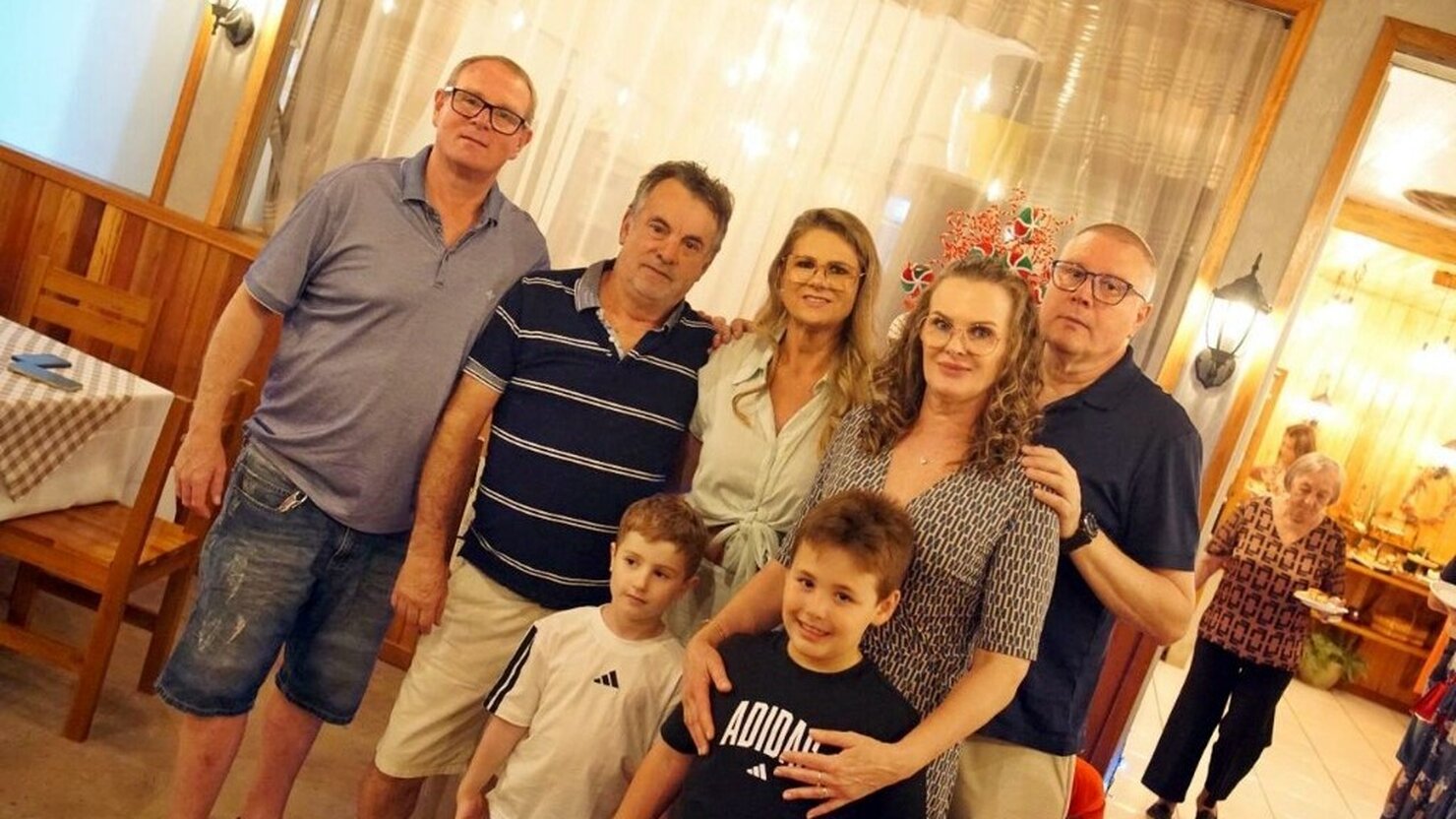 Mirna recebendo amigos e famliares em confraternizao Espao Pilates. - Fotos: Divulgao