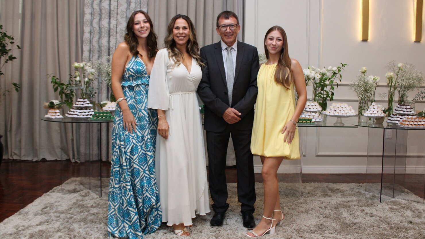 Presidente da ACCS, Losivanio Luiz de Lorenzi, com a esposa Terezinha e as filhas: Ana Lia e Luana Lara. - Fotos: Lu�s Longhini