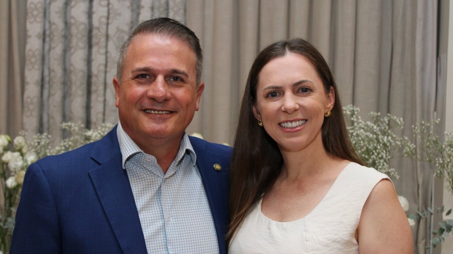 O deputado estadual Altair Silva e a esposa Jociane Usinger Silva, em Conc�rdia durante evento da Associa��o de Criadores de Su�nos, ACCS. - Foto: Lu�s Longhini