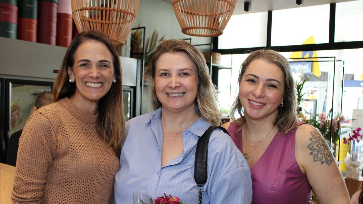 Toda a alegria do trio de amigas formada em dia de pelo outono e de sol em Concrdia. - Foto: Lus Longhini