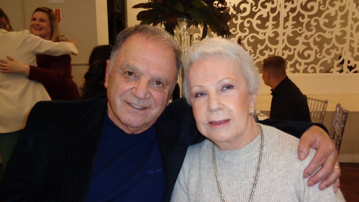 Seu Oscar e a esposa Marilene durante as comemora��es dos 50 anos da Amauc, evento no qual ele foi um dos homenageados. � Fotos: Lu�s Longhini