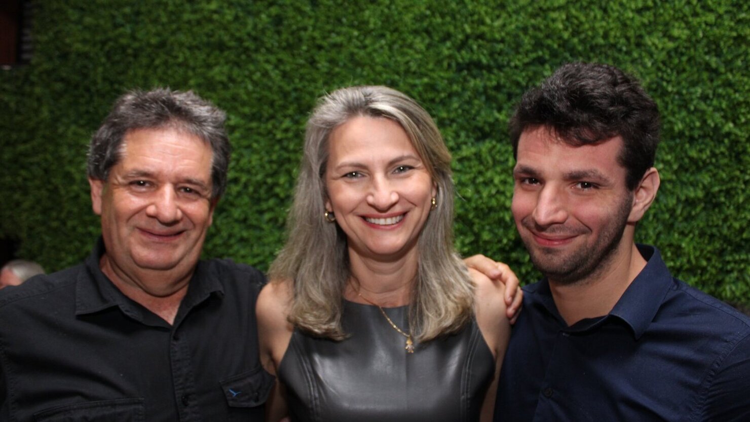 Cliton, Ins e Kau, prestigiando juntos o Festival do Espumante Cait que agitou Concrdia. - Foto: Lus Longhini