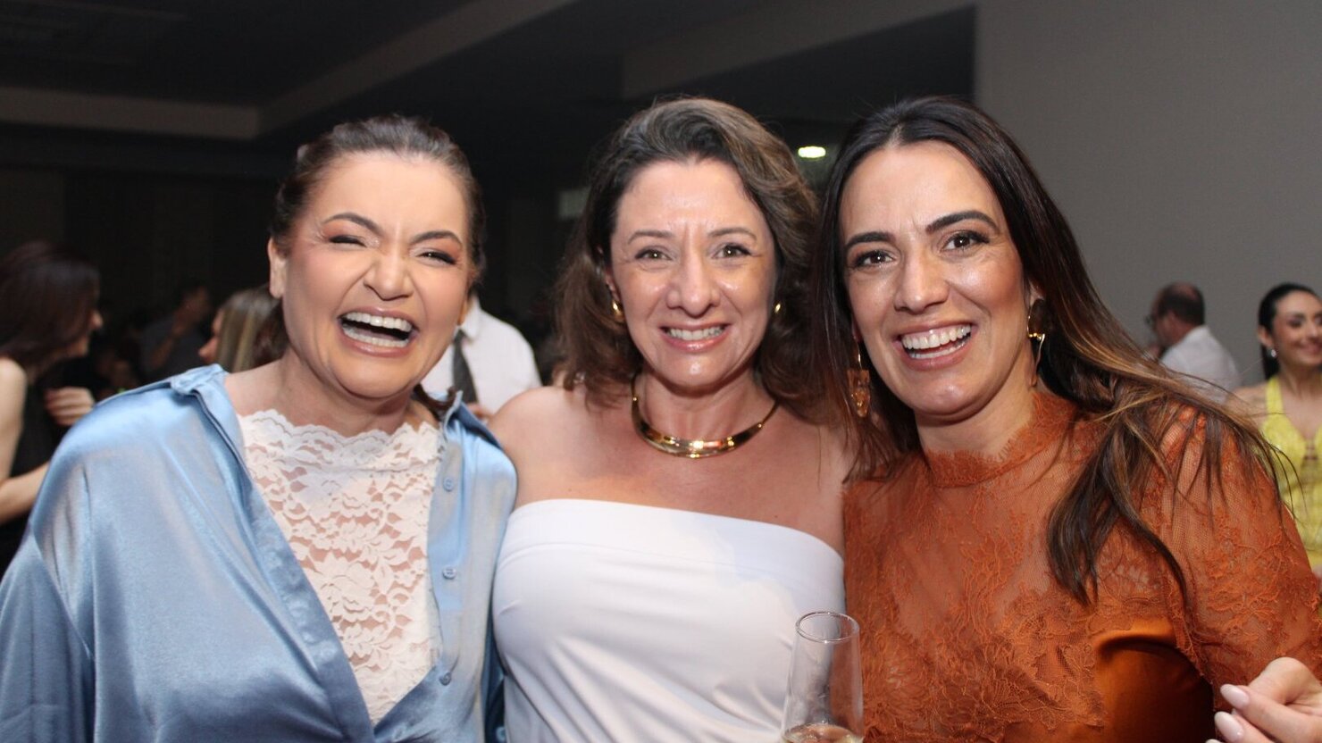 Lauren, Carolina e Alessandra, esbanjando simpatia, eleg�ncia e alegria de viver, sempre prestigiando os bons eventos de Conc�rdia. - Foto: Lu�s Longhini