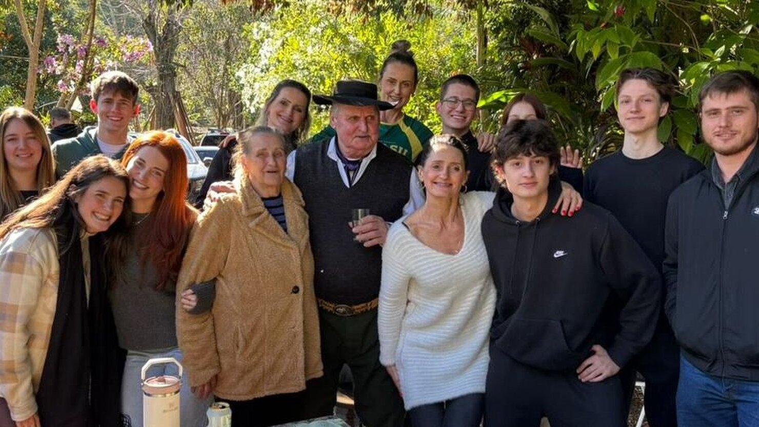 Fam�lia e amigos se reuniram na casa de L�o e Iva em Arabut�. Foto: Cristina Rockenbach