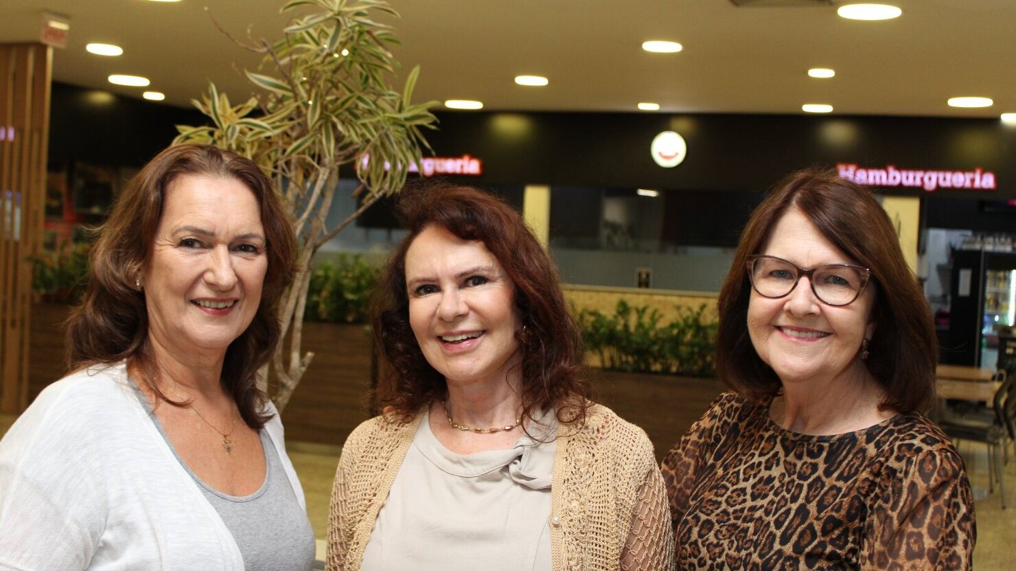 Tarde leve entre amigas no cinema, com boas risadas e momentos de descontra��o no Via Passarela. - Foto: Lu�s Longhini