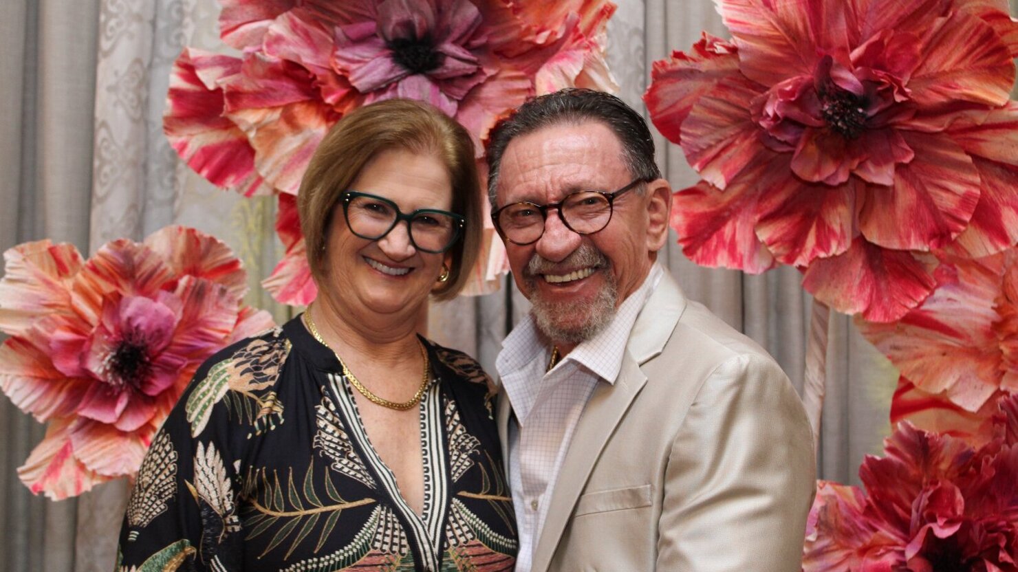 Iva e o marido, Adalberto Hinkel, prestigiaram a noite festiva e conferiram de perto o glamour do emblem�tico Clube 29 de Julho. � Foto: Lu�s Longhini