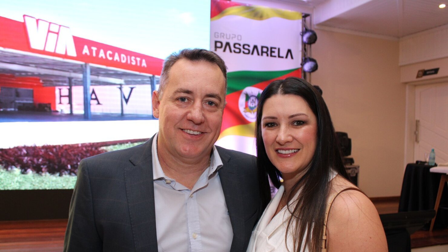 Alexandre Simioni, CEO do Grupo Passarela, e a esposa, a cirurgi-dentista Aline Fratini, em noite de novidades do grupo.  Foto: Lus Longhini