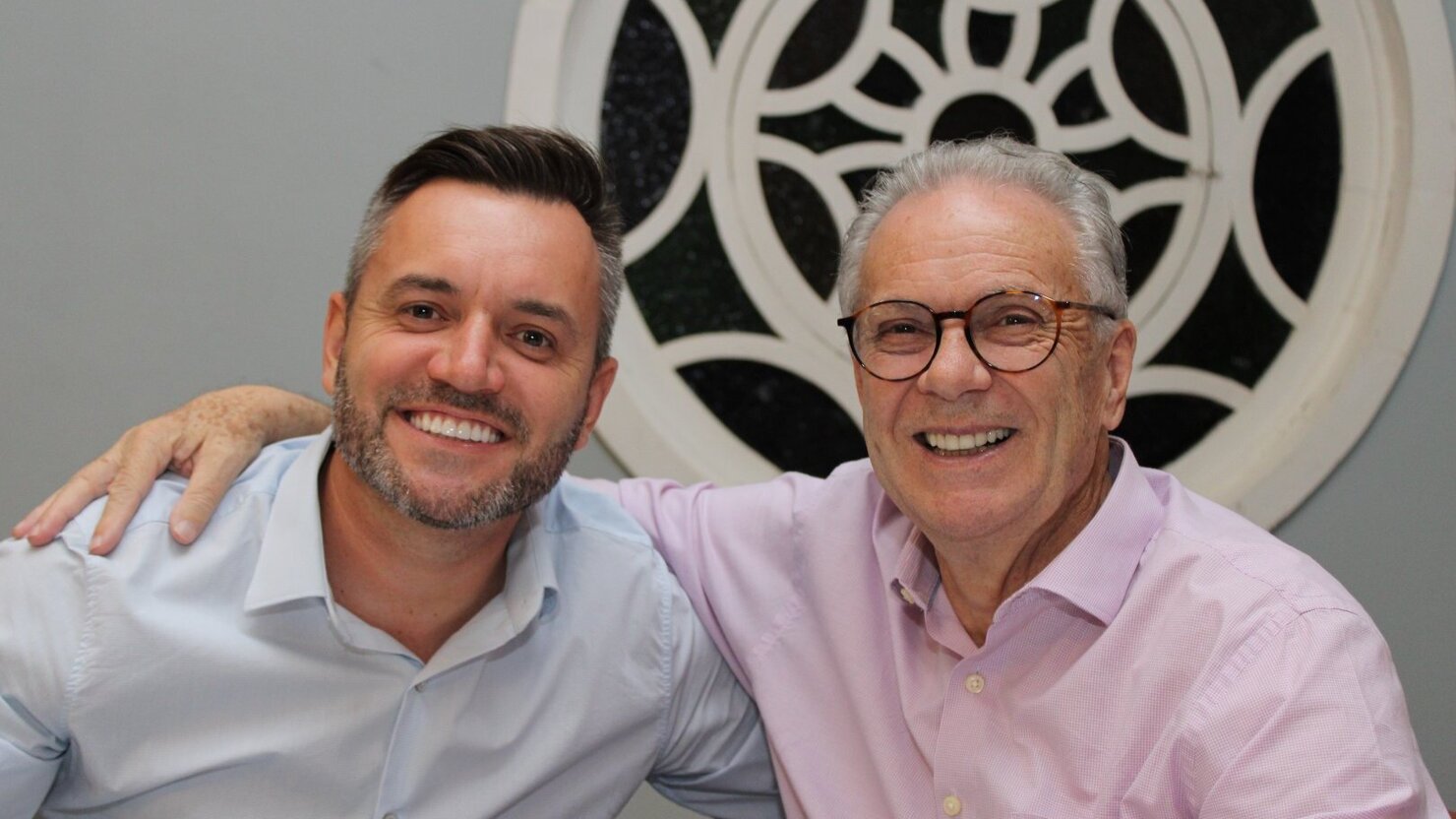 William de Lima e Nauro Jasper: amizade, carisma e networking em destaque no evento da ACIC. - Foto: Lu�s Longhini