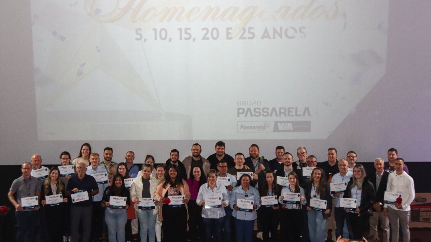 Grupo Passarela presta reconhecimento � colaboradores. - Foto: Grupo Passarela 