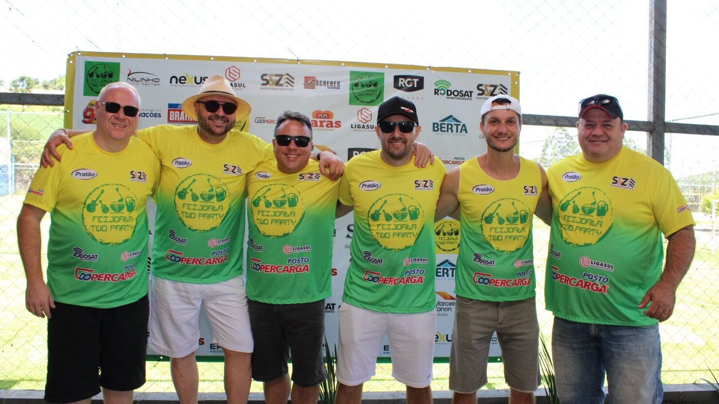 Equipe organizadora da Feijoada dos Amigos, que deu um toque especial � festa. 🎉 - Fotos: Lu�s Longhini