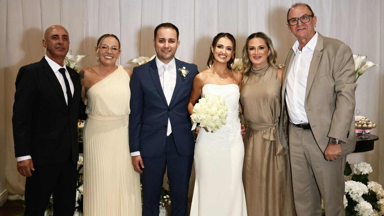 Vanderlei e Jane Garcia, Rafael Bocchi Garcia e Francine Franzen Garcia e Luciana e Roberto Canesso vivenciando este momento inesquec�vel. Foto: Divulga��o.
