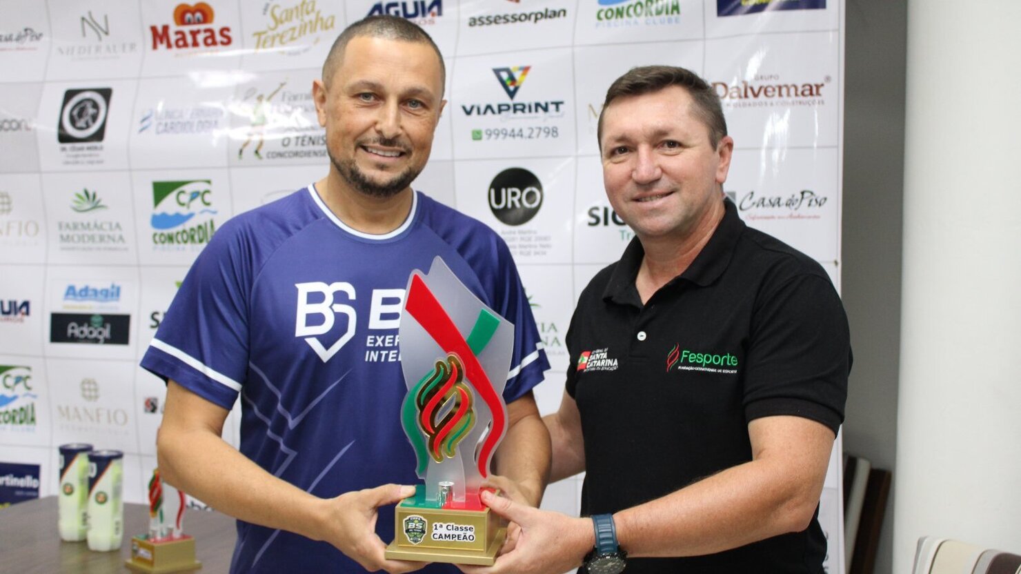 Bruno Sangoi organizador da Copa BS com Emerson Bodaneze, representante da Fesporte. - Fotos: Lu�s Longhini