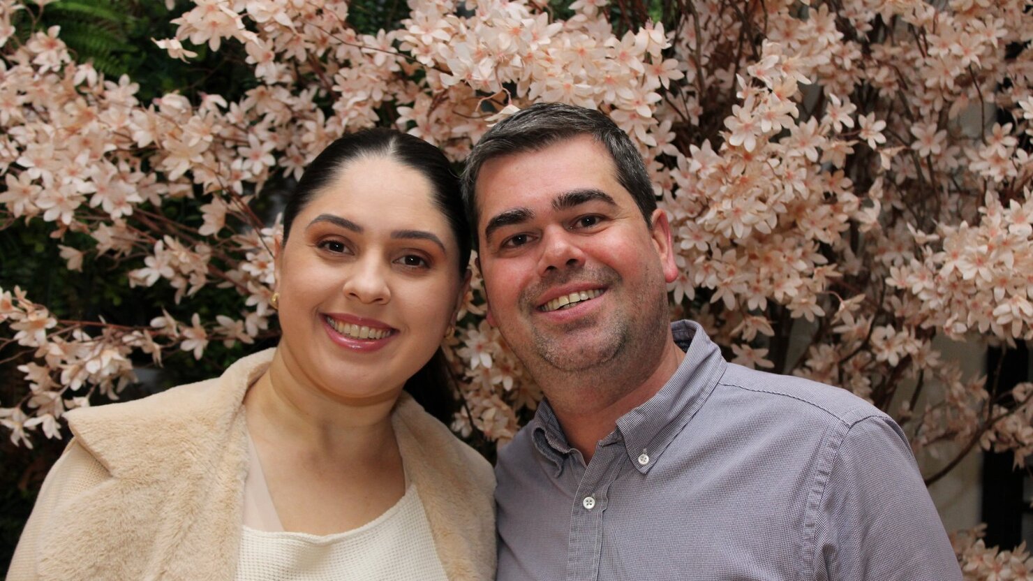 Andr figuraa respeitada em Concrdia celebrando mais uma primavera ao lado da esposa Andressa. - Foto: Lus Longhini