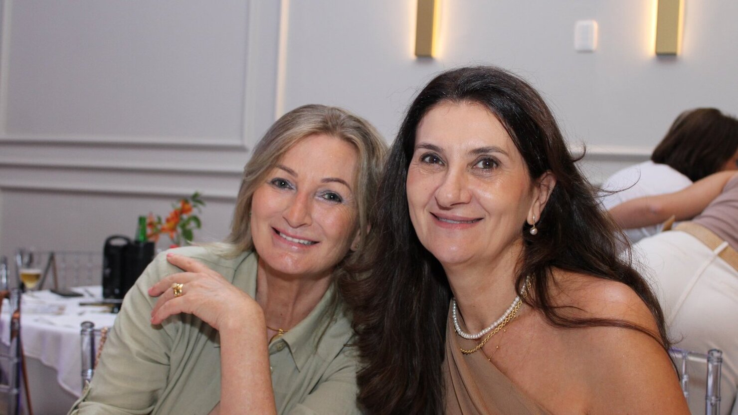 V�nia Pering e Eliz Pit�l, charme e amizade prestigiando os bons eventos de Conc�rdia. - Foto: Lu�s Longhini