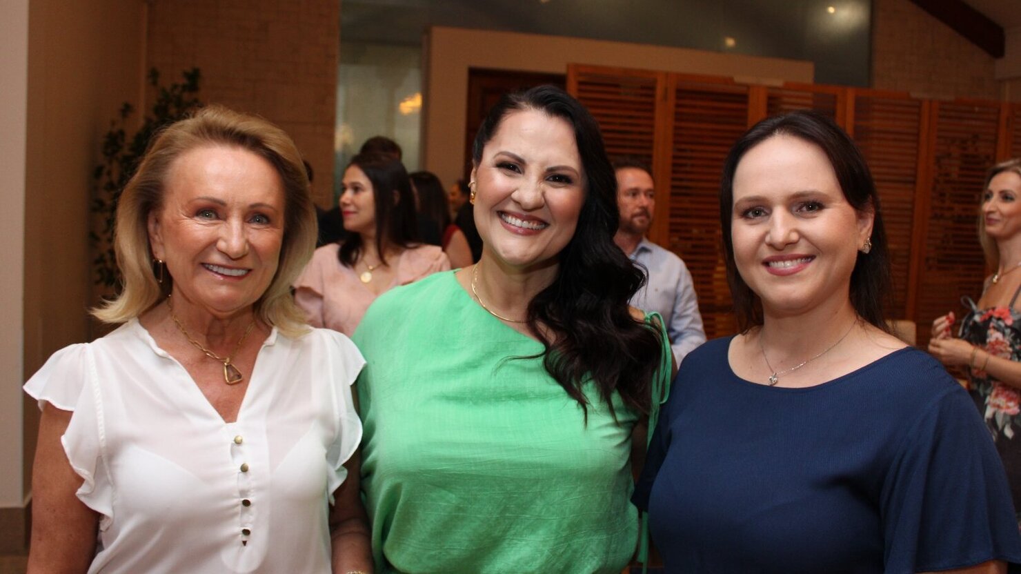 Amizade, charme e muita eleg�ncia entre Iraci Garcia, Sandra Redin e Chaiana Brustolin. - Foto: Lu�s Longhini