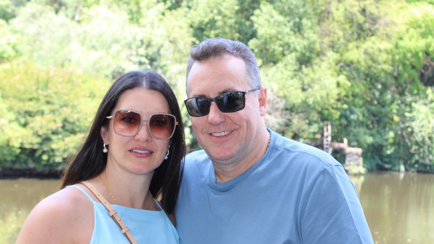 Cirurgi-dentista Aline Fratini Simioni e o marido, CEO do Grupo Passarela Alexandre Simioni prestigiando o No Fogo. - Fotos: Lus Longhini