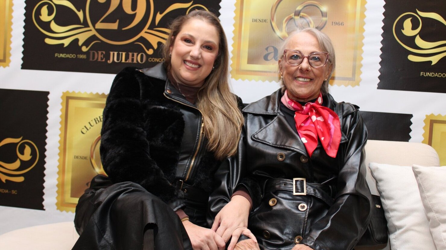 Em Conc�rdia, a jornalista Deizy Marcon viveu um momento especial ao lado da m�e, Dorot�ia Zitta Marcon. - Foto: Lu�s Longhini.