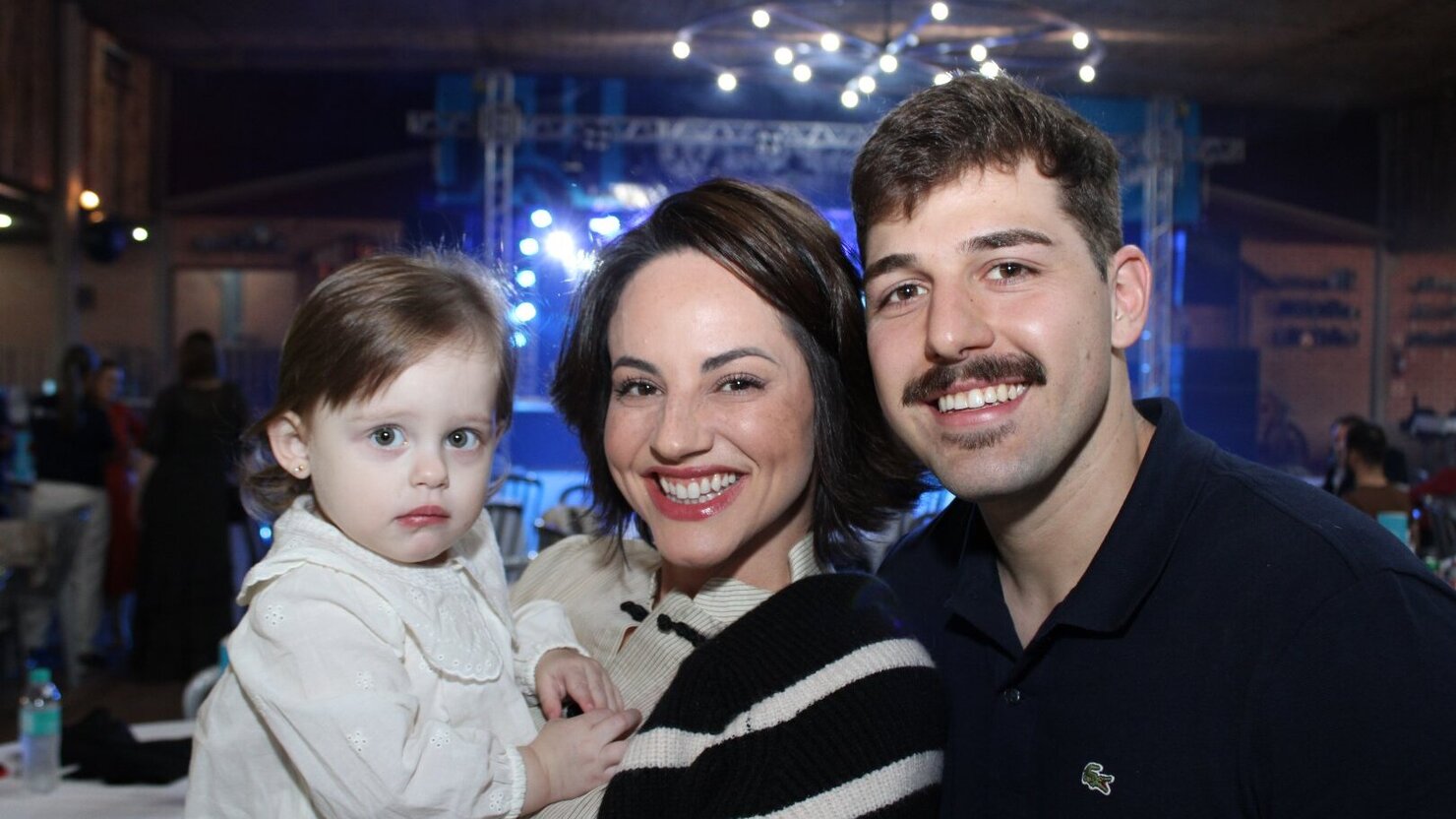 Juliana, Augusto e a pequena Sofia: amor em sua forma mais linda! ❤️. - Foto: Lu�s Longhini