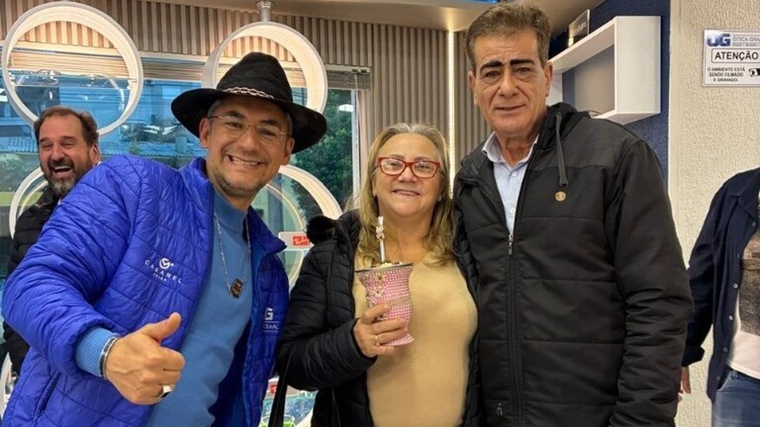 Empres�rio Marcel Alan Haefliger, recepcionando amigos e clientes em dia de comemora��o. - Fotos: Divulga��o