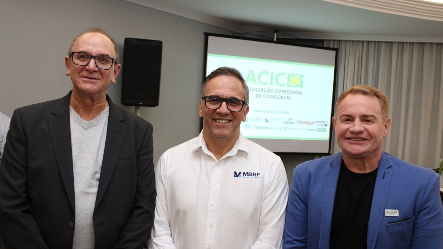 Canesso e Vieira, recebem Sandro Fontes da MBRF Conc�rdia em noite especial. - Fotos: Lu�s Longhini