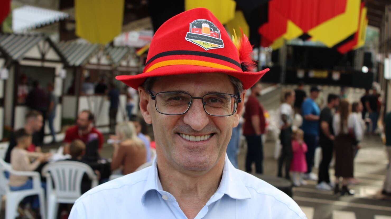 O deputado estadual Neodi Saretta marcou presen�a na tradicional Kerbfest de Peritiba, prestigiando o evento e entrando no clima da animada festa. - Foto: Lu�s Longhini
