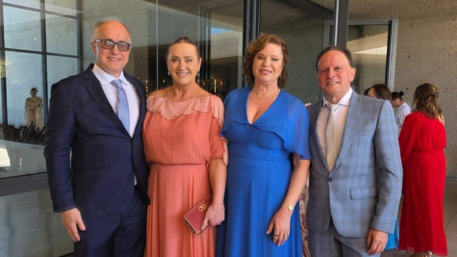 Casais em sintonia, celebrando um momento especial em Mendonza com eleg�ncia e uni�o. - Foto: Arquivo Pessoal