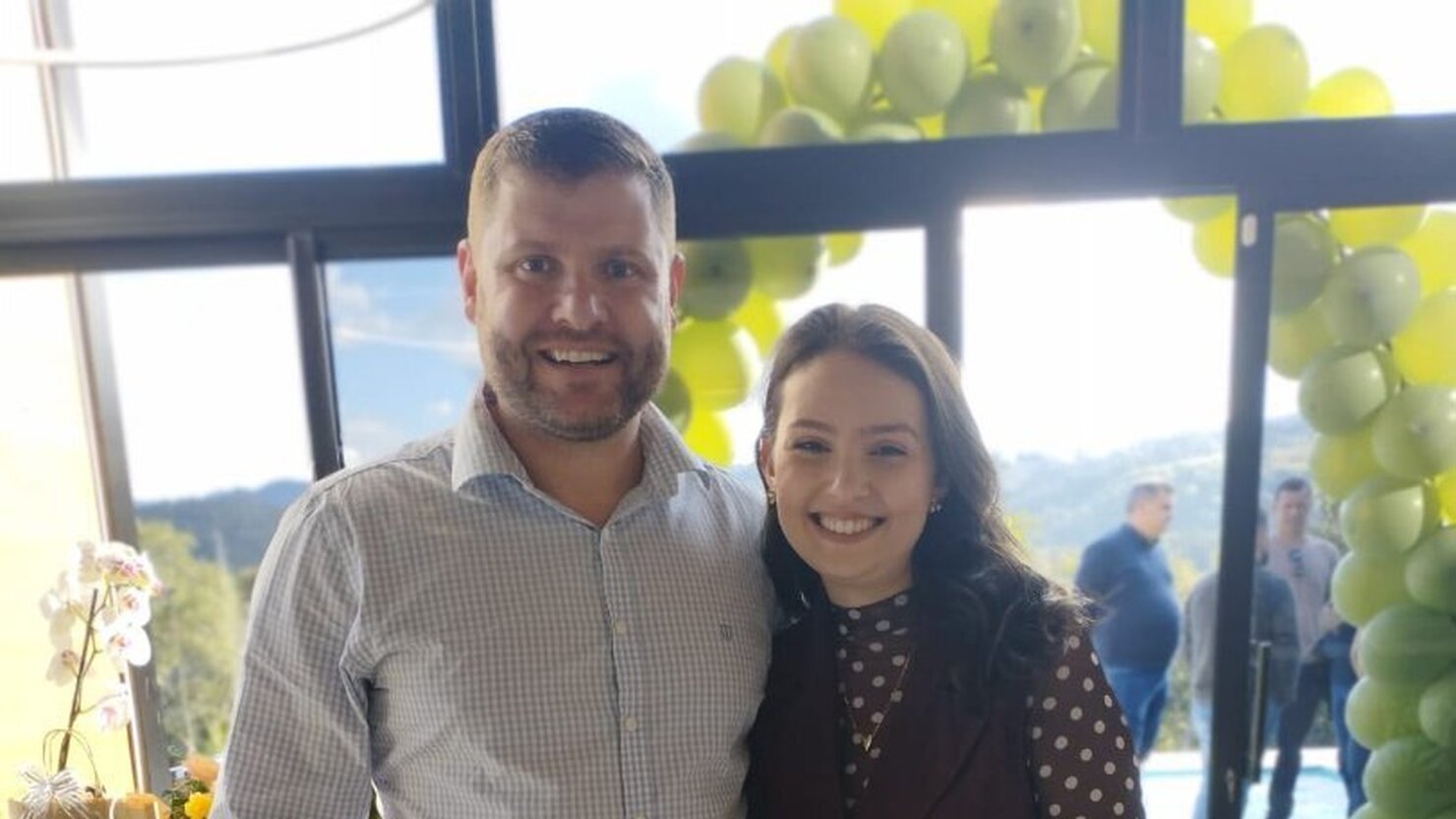 Emerson e Aline celebram a inaugura��o do Sky Village Cabanas, um novo ref�gio de conforto e natureza �s margens do Rio Uruguai. - Fotos Paulo Gon�alves