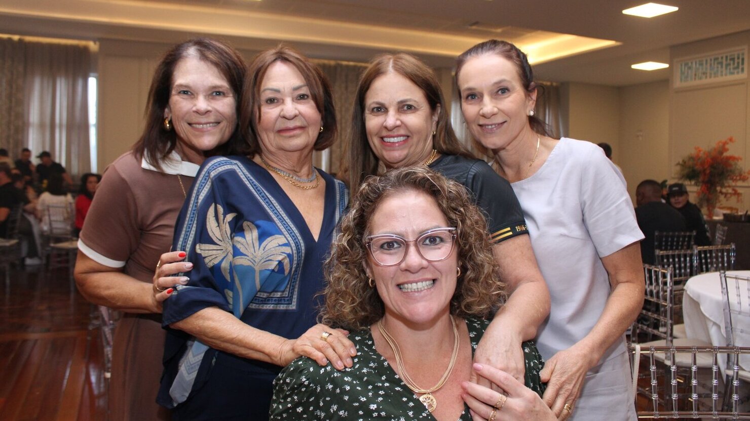 Amigas queridas em momento especial na feijoada do Restaurante 29 de Julho. - Foto: Lu�s Longhini