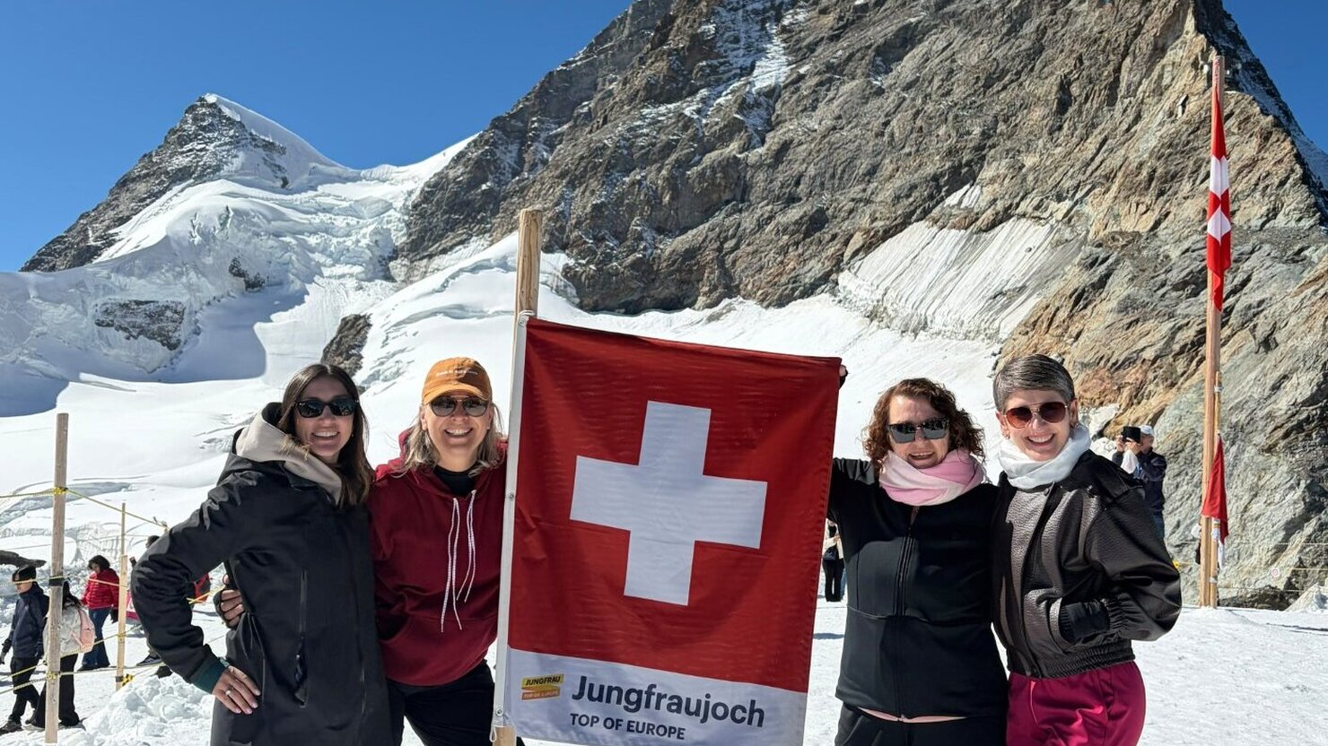 Gladis, M�rcia, Rosane e Mariana: uma turma especial pelos encantos europeus. - Foto: Arquivo Pessoal
