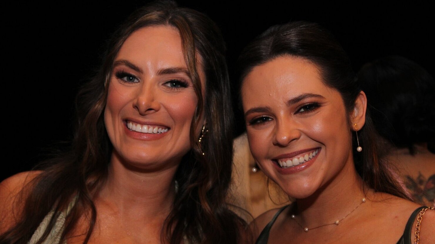 Tha�s Bettu Grezzana e Fl�via Dalegrave Rodrigues Manfr�: talento, simpatia e sucesso em um clique especial. Foto: Lu�s Longhini