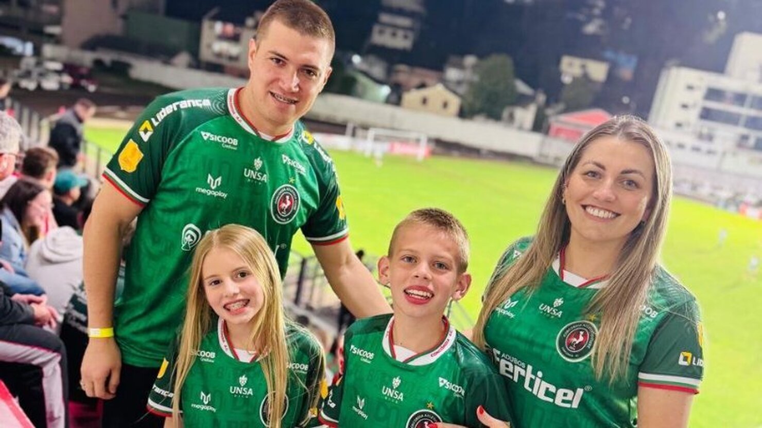 A fam�lia reunida em partida do Galo do Oeste. Foto: arquivo pessoal.