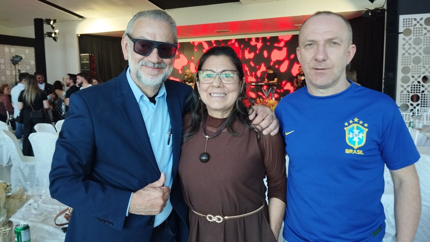 Marcos Bedin organizador do evento, com Lourds Copetti Belos FM e Odair Jos� Atual FM, para o clique. - Foto: Lu�s Longhini
