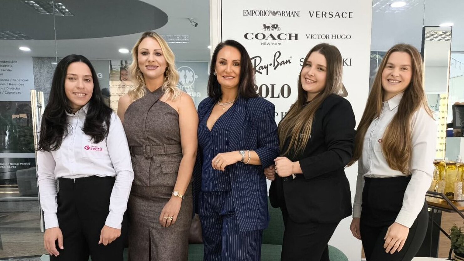 Equipe �tica Recris, comemora mais uma ano de sucesso, vendas e parcerias. - Foto: Lu�s Longhini